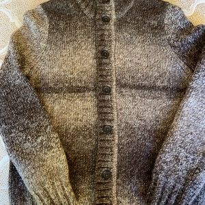 Men’s fashion sweater. (M)